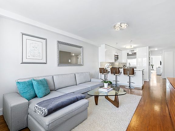2nd image of 230 E 15th St #7DE