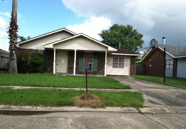 1st image of 207 River Village Dr