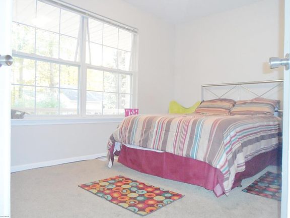 3rd image of 4466 Summertime Ct SE