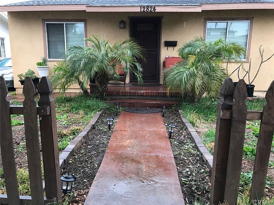 1st image of 12824 Oak St