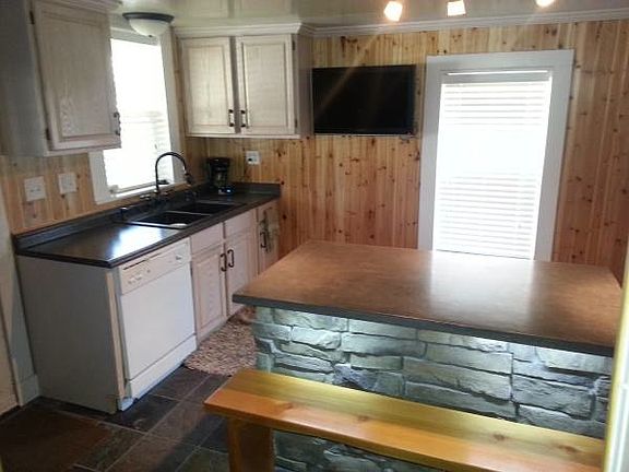 5th image of 2090 Hicks Ave NE