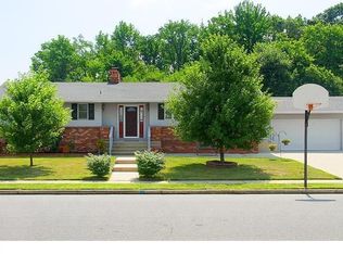 200 Cucinotta Dr, Gibbstown, NJ 08027