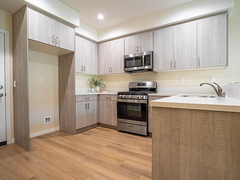 3743 Jefferson St #15 — Photo 8