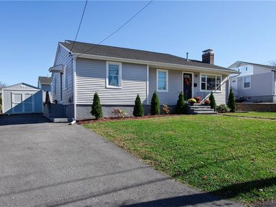 8 Summit Ave, Johnston, RI, 02919