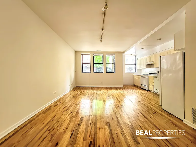 917 W Dakin St — Photo 21