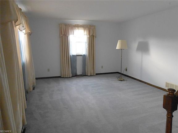 4th image of 1180 Windsor Dr