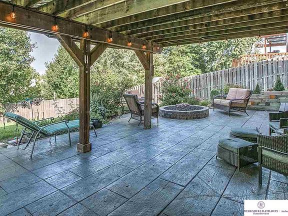 3rd image of 1406 N 158th Ave