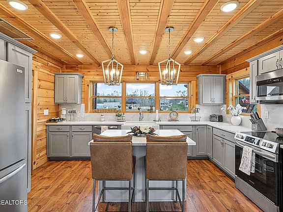 14th image of this home