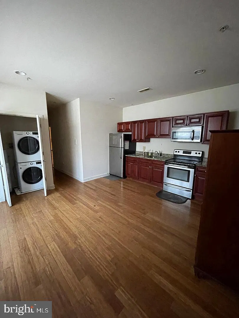 3 bed, 2.0 bath, 1000 sqft, $1,400 — Photo 4