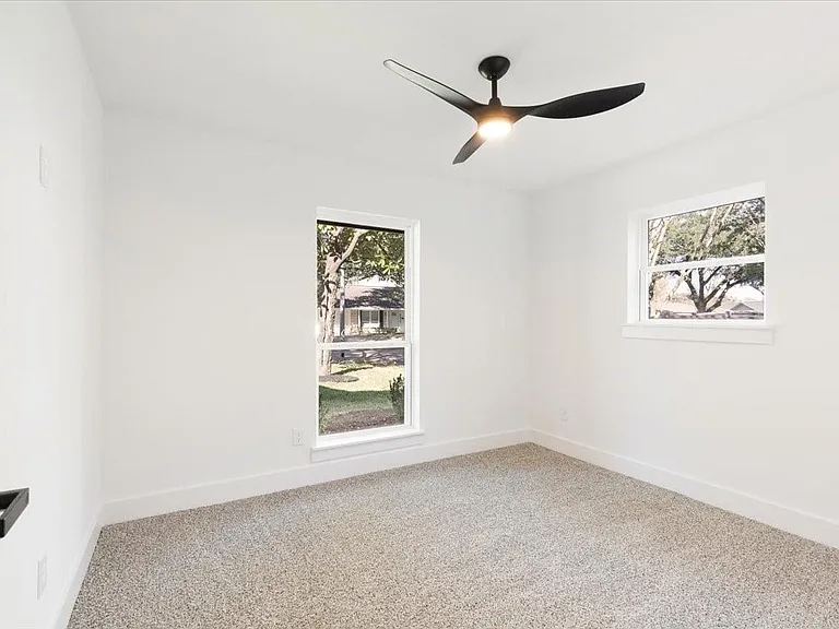 9603 Emnora Ln — Photo 15