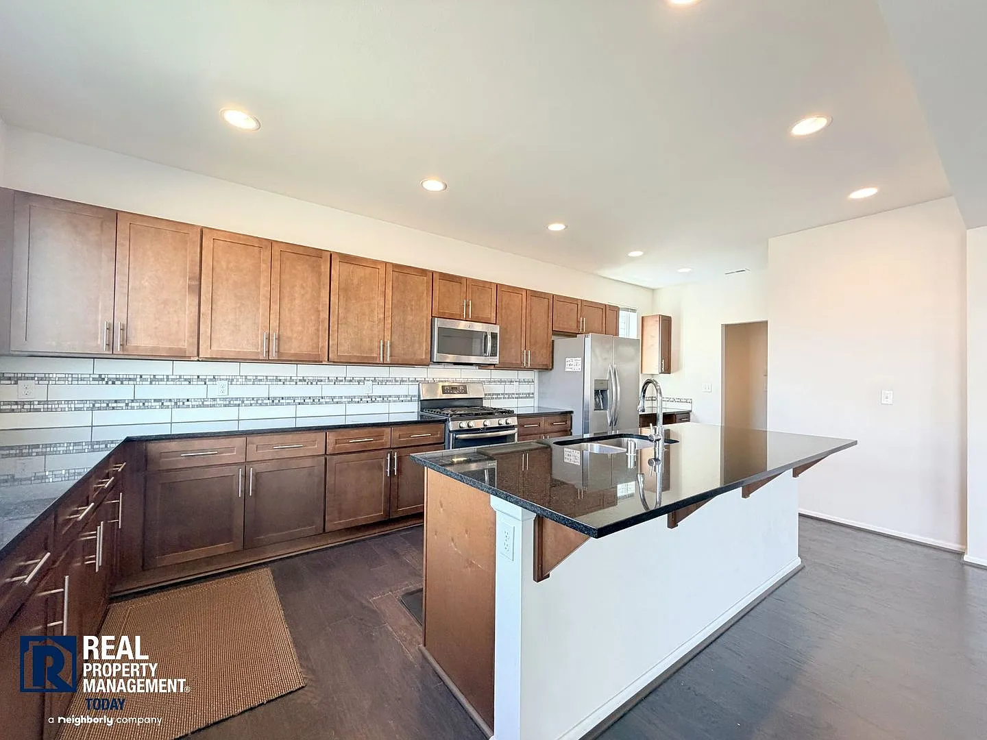 Spacious 5-Bedroom Spanaway Home with Lower-Level Suite & Convenient JBLM Commute! — Photo 4
