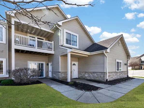 21790 N Weather Edge CIRCLE #C, Lannon, WI 53046