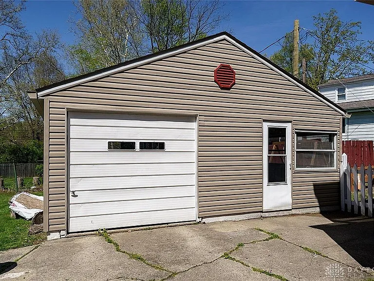 81 Thorpe Dr — Photo 30