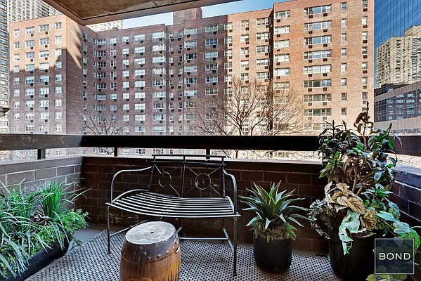 Sold by Bond New York | media 6