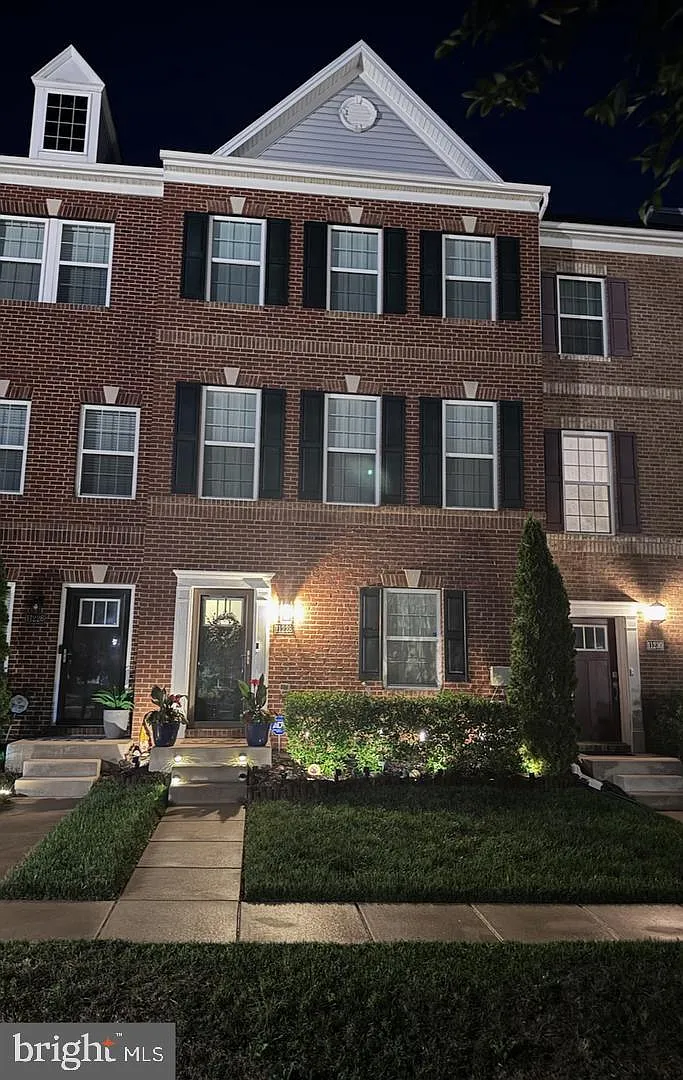 3 bed, 4.0 bath, 2520 sqft, $3,200 — Photo 4