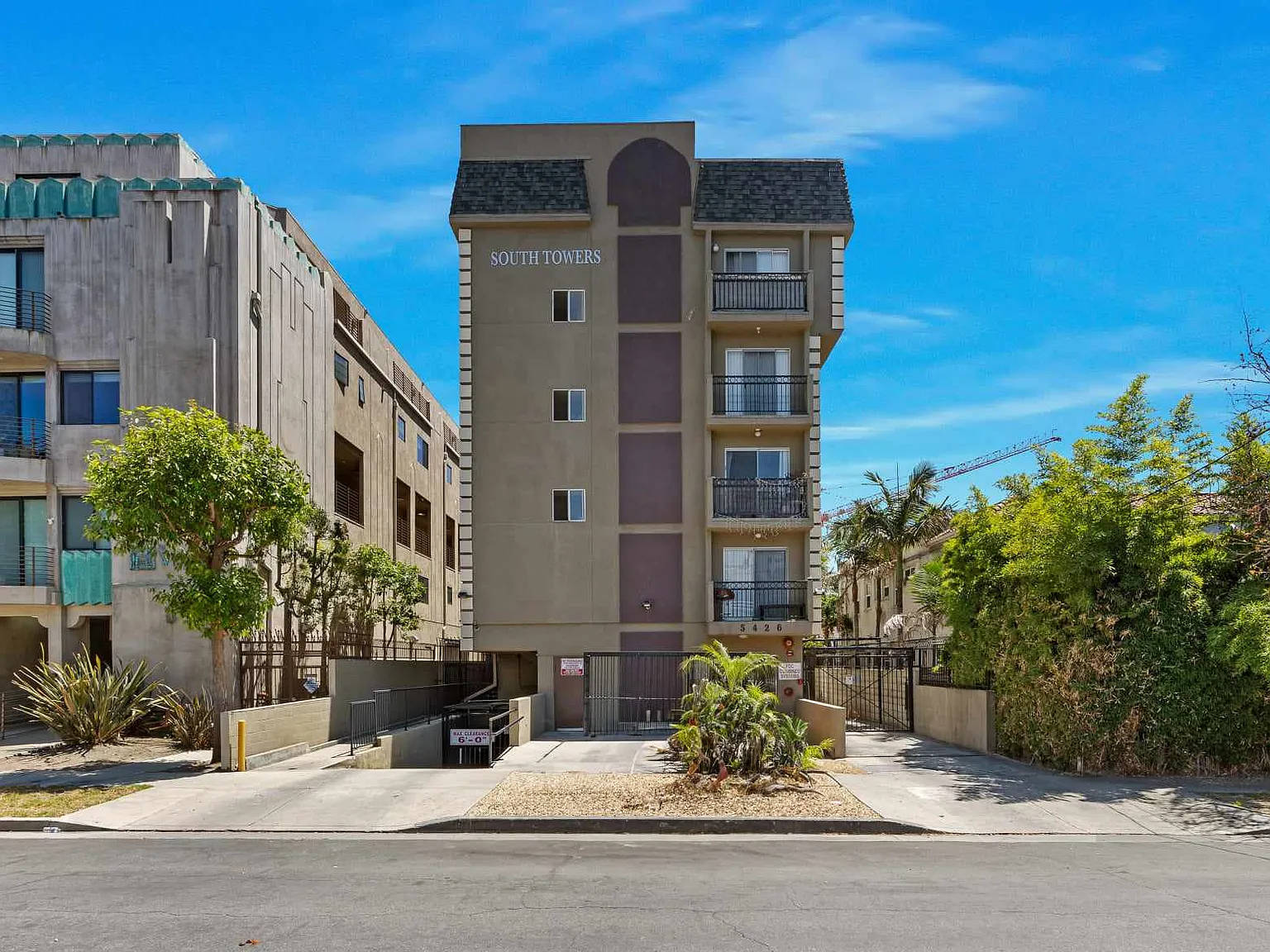 South Towers - Harold Way — Photo 1