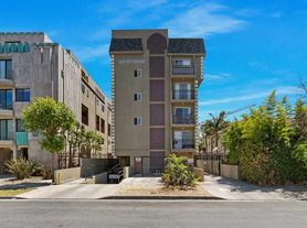 South Towers on Harold Way