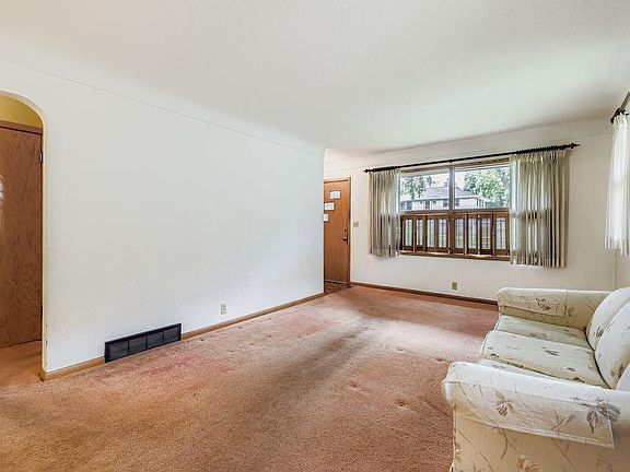 5th image of 818 16th Ave N