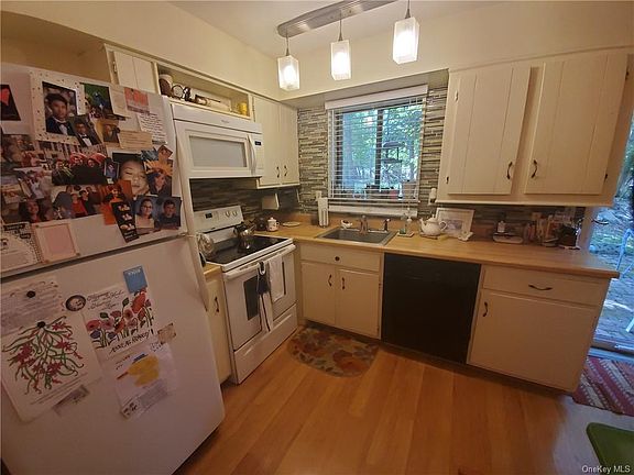 5th image of 61 E Crossman Ave