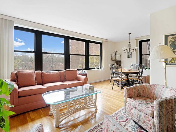 5th image of 18-75 Corporal Kennedy St APT 3K