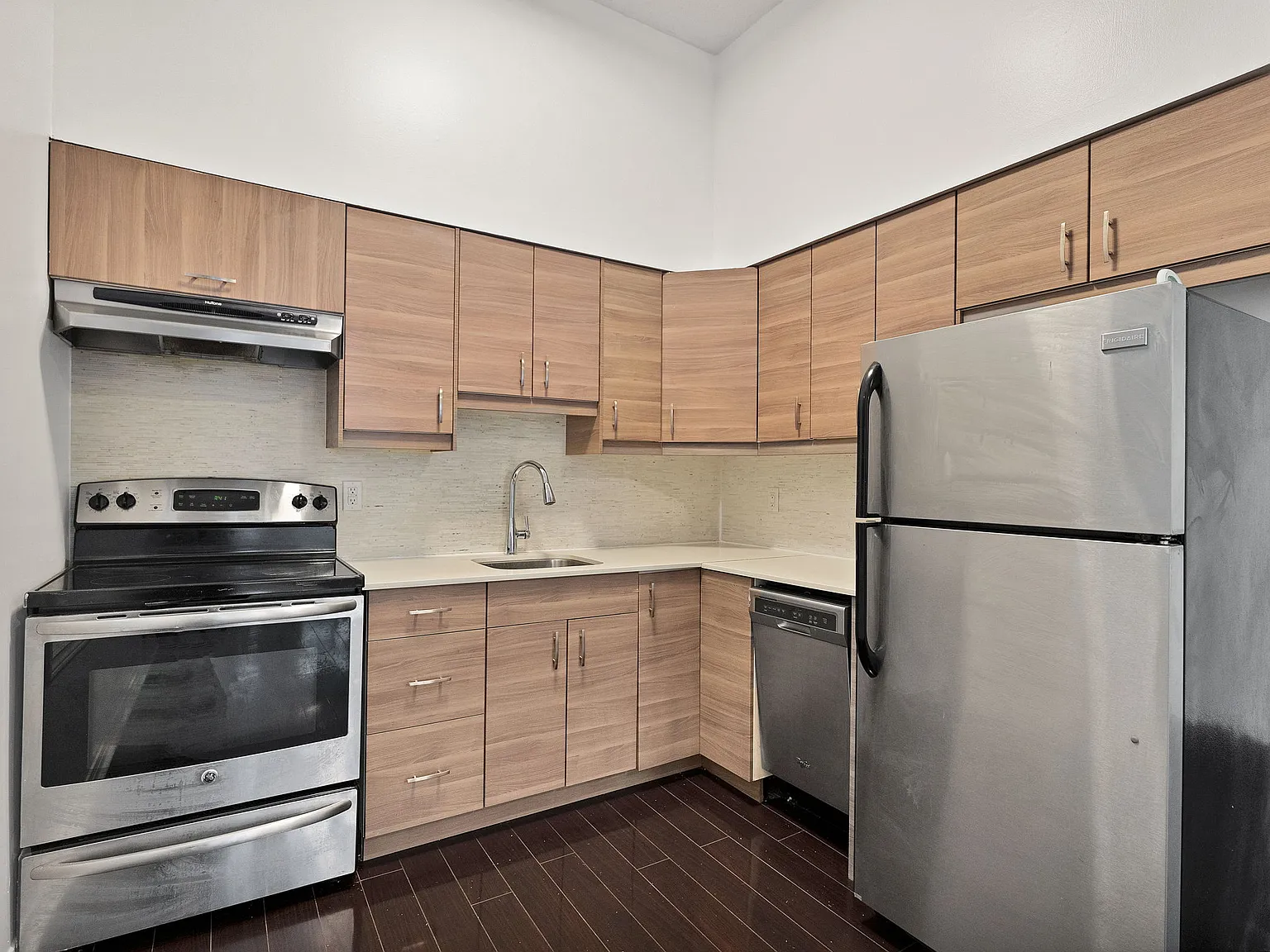 3 Spencer Avenue — Photo 1
