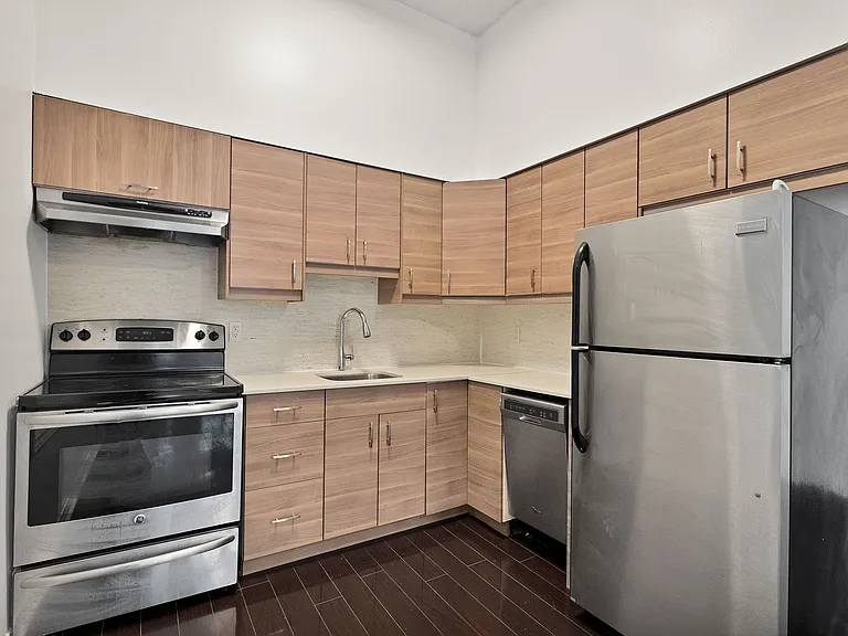 3 Spencer Ave — Photo 1