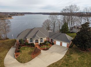 768 Bluff Dr, Winchester, TN 37398