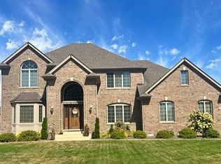 1116 E Cambridge Dr, Schererville, IN 46375