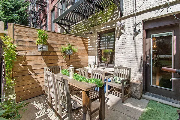 Sold by HomeDax Real Estate | media 10