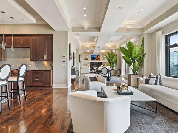 350 Saint Peter St Unit 1300, Saint Paul, MN 55102