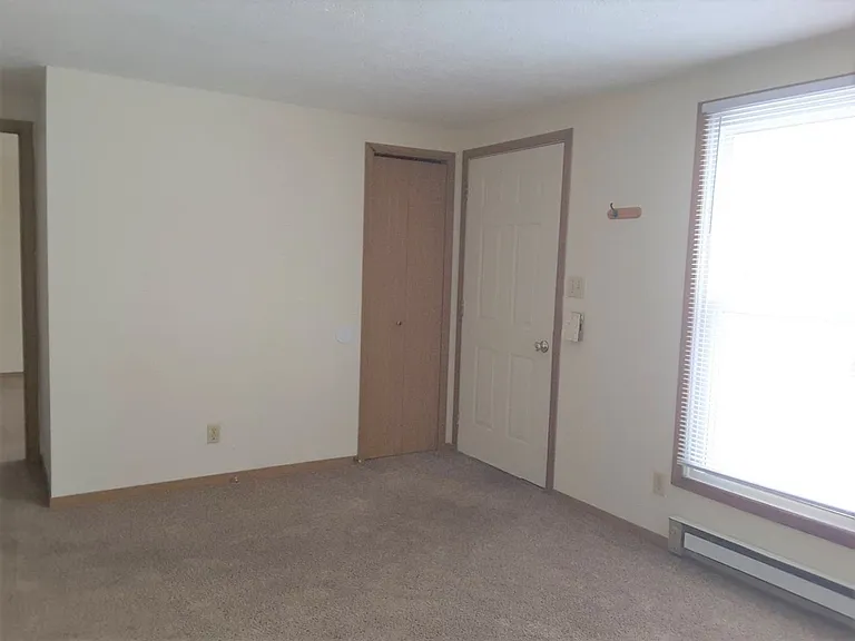 204 S Spring St — Photo 2