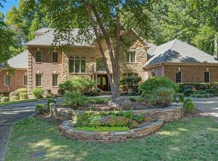4 Elm Ridge Ct, Greensboro, NC 27408