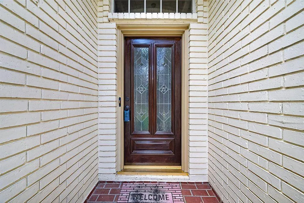 3 bed, 2.0 bath, 2261 sqft, $2,349 — Photo 3