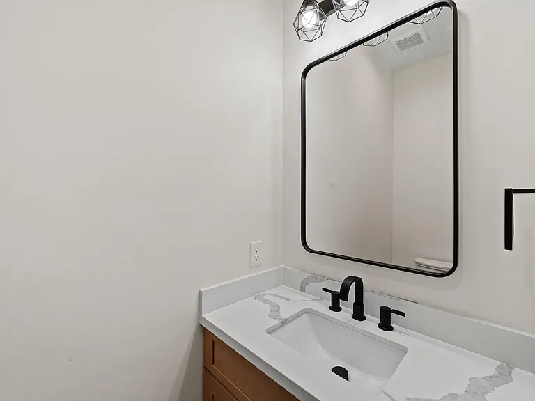 8023 Easter St — Photo 11