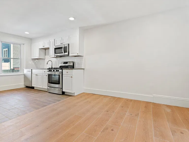 301 Bunker Hill St #1 — Photo 4