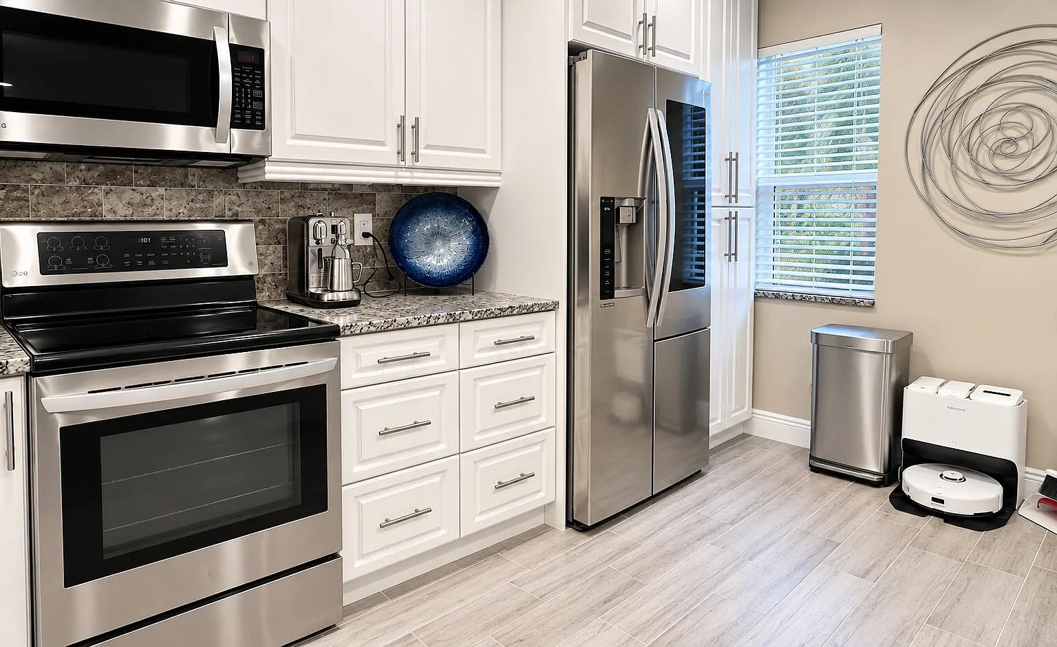 2 bed, 2.0 bath, 1040 sqft, $2,500 — Photo 2