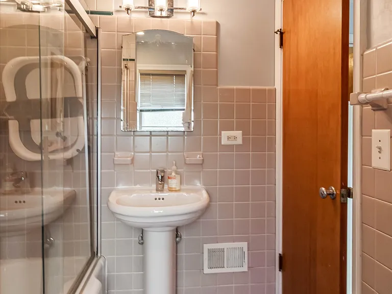 745 Greenview Pl — Photo 17