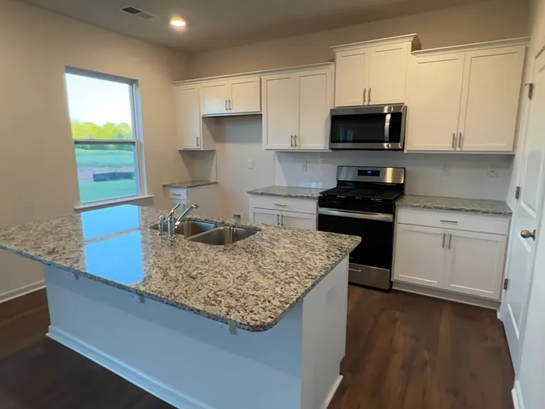 405 Arkwright Ln — Photo 6