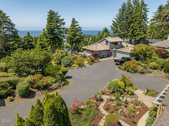 3rd image of 412 Siletz View Ln