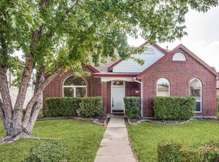 2913 Andante Dr, Grand Prairie, TX 75052