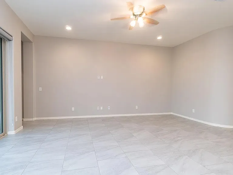 7533 S Woodchute Dr — Photo 2
