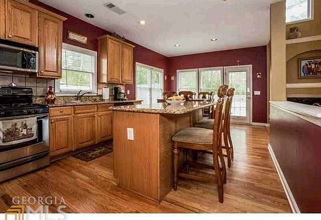 2nd image of 4334 Nesbin Dr NE