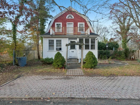 83 Elm Road E, Mastic Beach, NY 11951