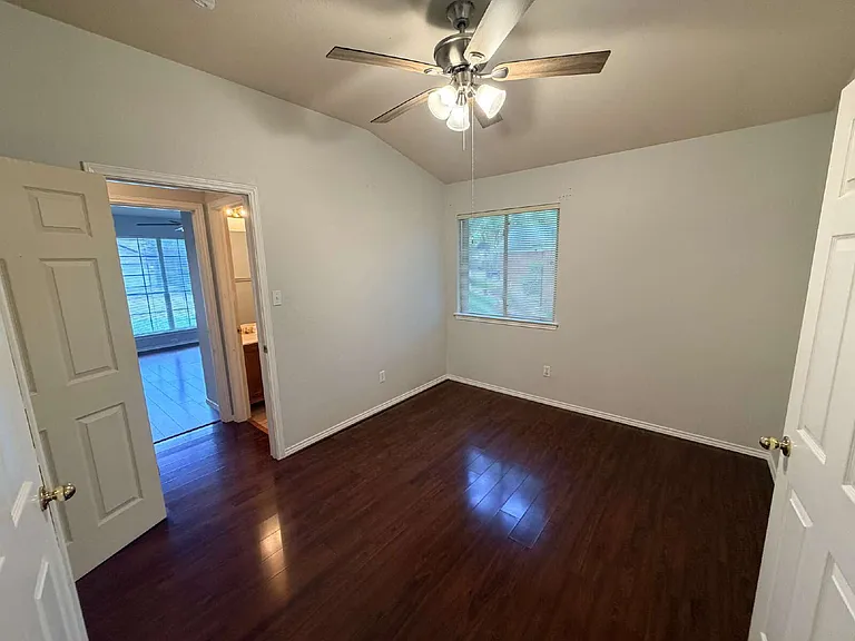 1006 Reynaldo St — Photo 10