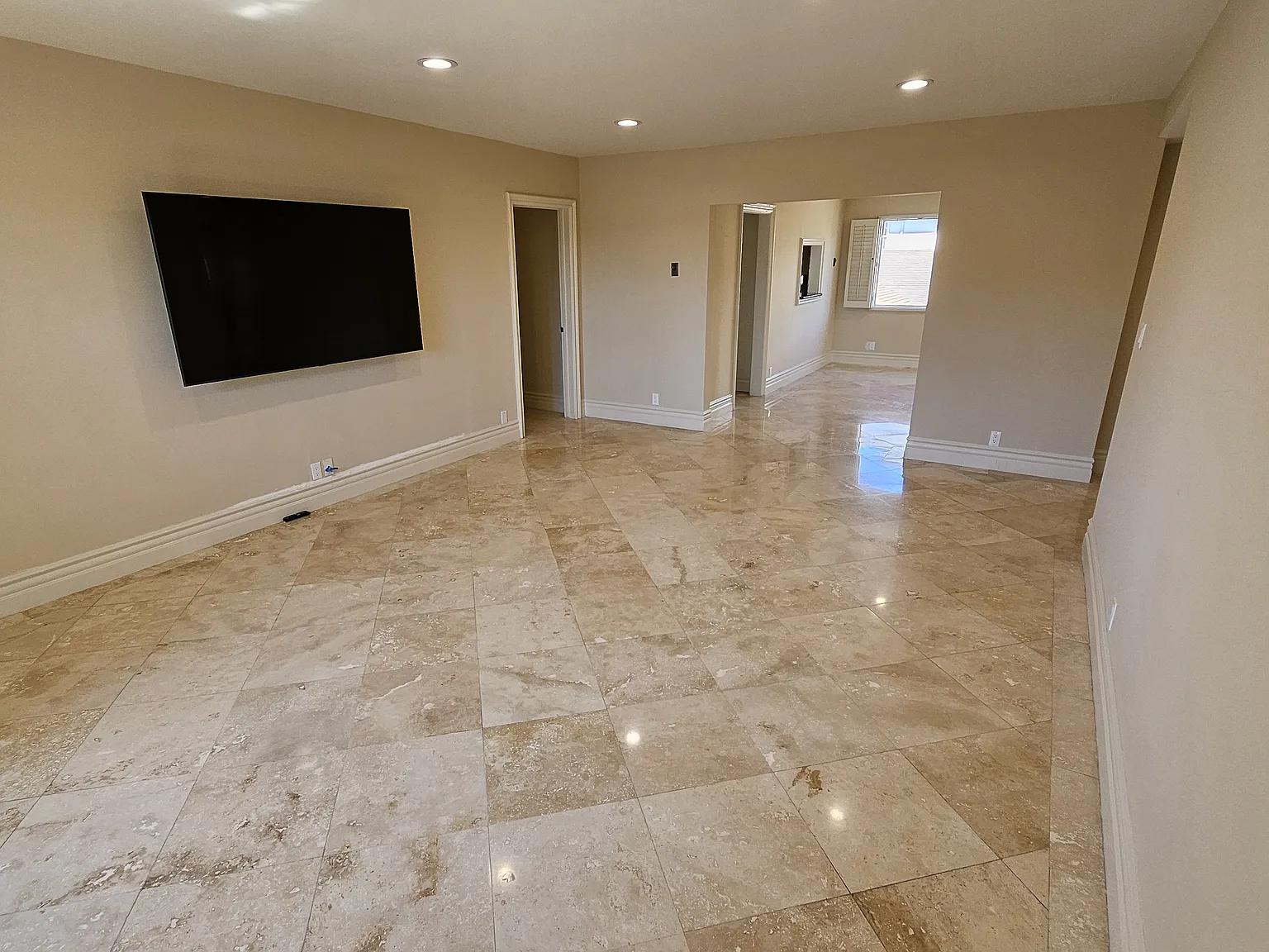 3 bed, 2150 sqft, $4,950 — Photo 3