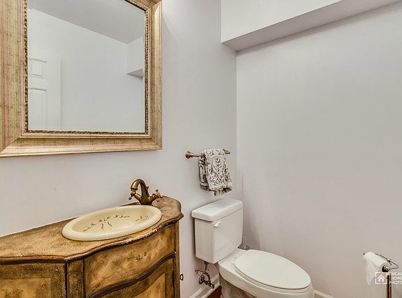 2nd image of 1830 S Calumet Ave #1