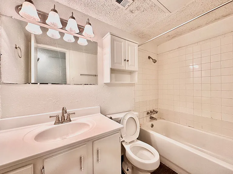Marian Condos — Photo 73