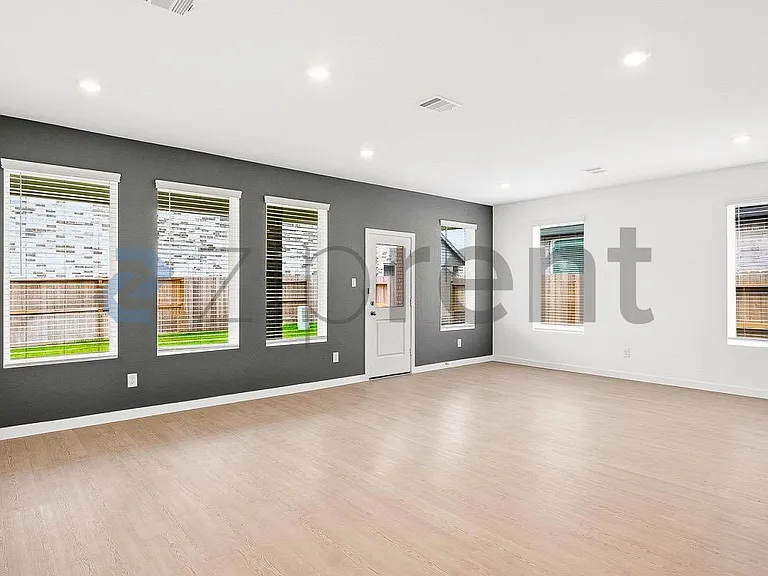 8322 Amber Summit Ln — Photo 16