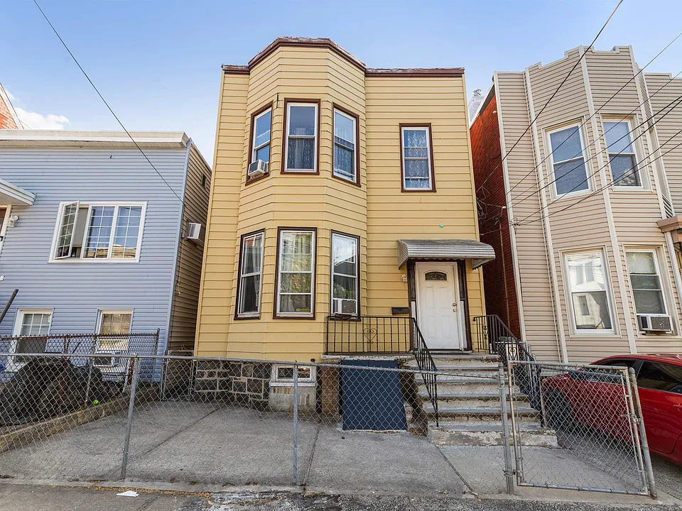109 Grace St #2