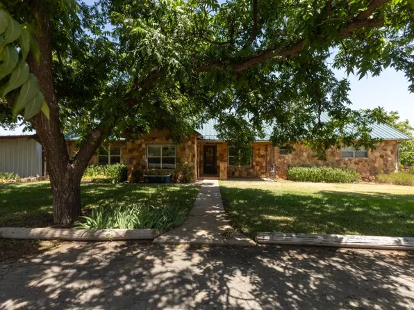 1316 Peach St, Coleman, TX 76834